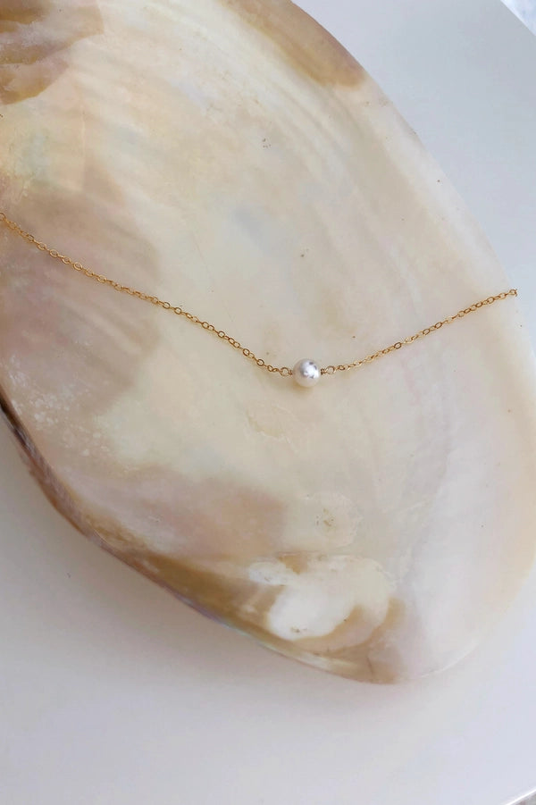 Solitaire Pearl Necklace