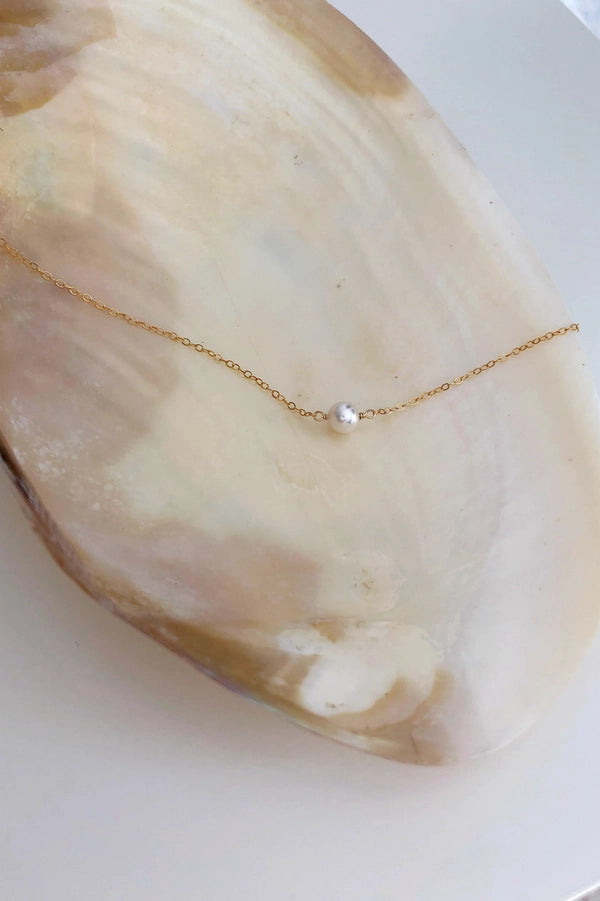 Solitaire Pearl Necklace